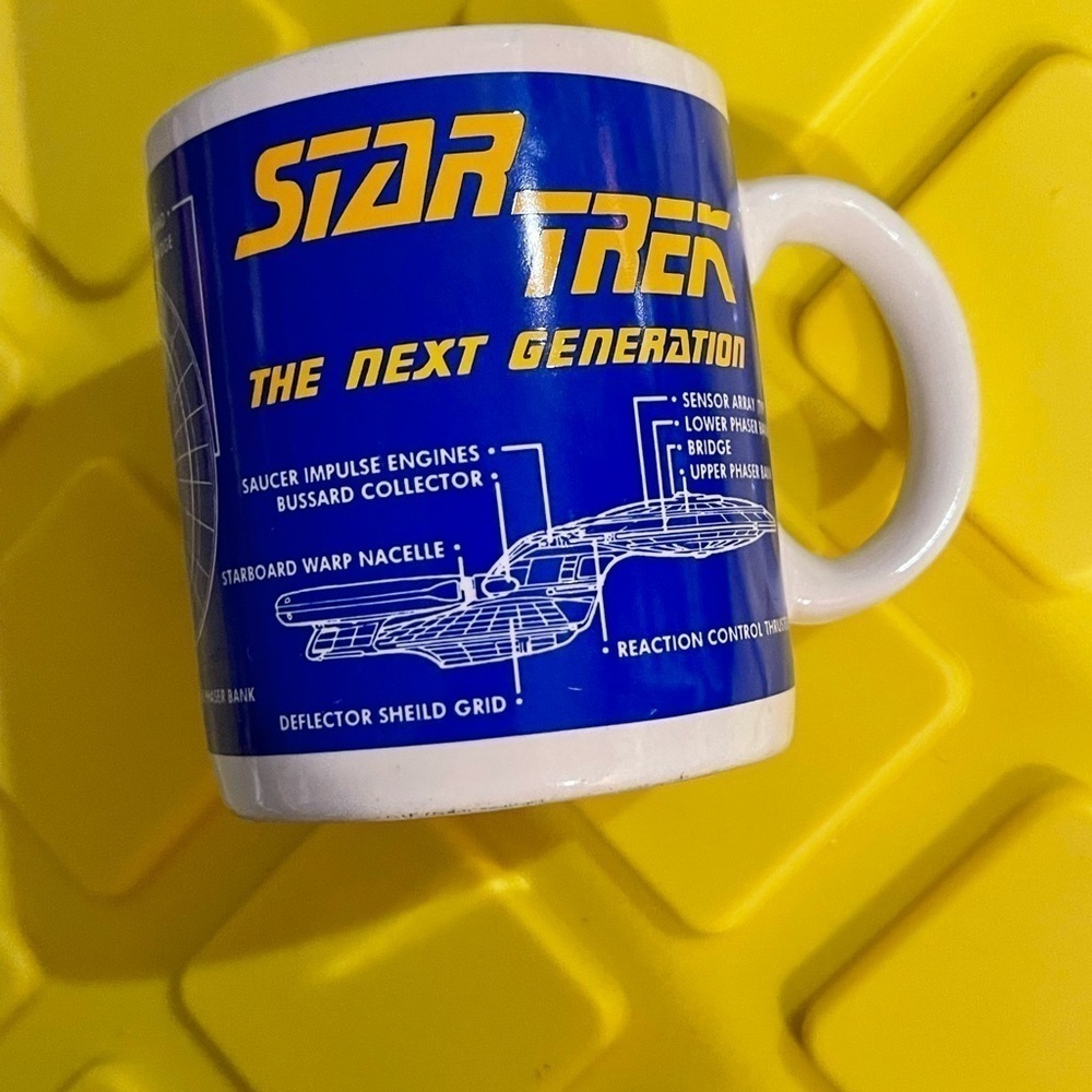 Star Trek The Next Generation USS Enterprise Pfaltzgraff 1994 Ceramic Mug - chip